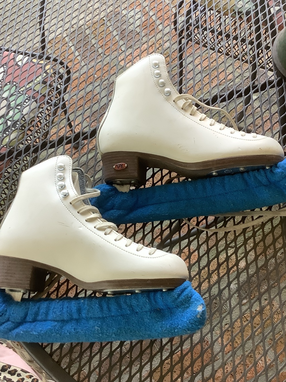 Riedel White Figure Skates with Blue Blade Covers
